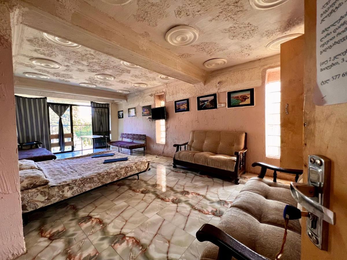 Smile Guesthouse Тбилиси Екстериор снимка